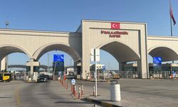 Yunanistan'a açılan sınır kapılarında giriş ve çıkışlar durduruldu