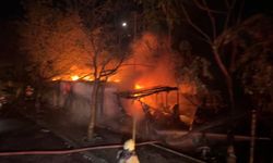 Avcılar'da TIR parkında yangın: 5 araç zarar gördü