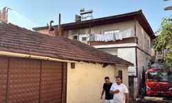 Binanın çatısında korkutan yangın!