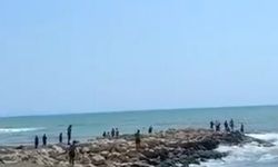 Dalgalara kapılan çocuklardan 2'si kurtarıldı, biri kayboldu