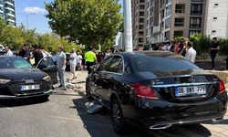 Diyarbakır'da iki otomobiller çapıştı