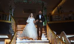 Düğünde damada arkadaşlarından hurda otomobil