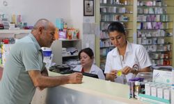Eczanede başlayan mesaisi tarlada son buluyor