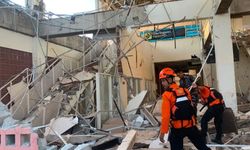 Endonezya'da Depremde Hayatını Kaybedenlerin Sayısı 103'e Yükseldi