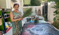 Evinin bahçesini sanat atölyesine dönüştürdü