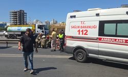 Hafriyat kamyonunun altında kalan motosikletli yaşamını yitirdi