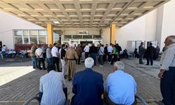 Hakkari'de kamyonet ve minibüs çarpıştı