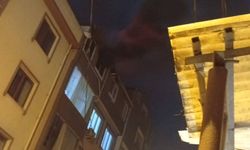 Küçükçekmece'de 5 Katlı Binanın Çatısında Yangın