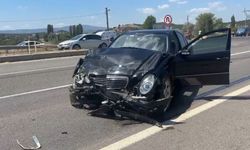 Kütahya'da otomobiller çarpıştı; 1 ölü, 1'i çocuk 4 yaralı