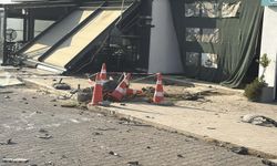 Muğla'da otomobil, börekçiye daldı: 2 yaralı