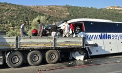 Muğla'da TIR ve tur otobüsü çarpıştı