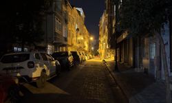 Sokak ortasında bıçaklı saldırıya uğradı