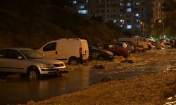 Başkentte Sağanak Felaketi: Keçiören'de Yol Çöktü