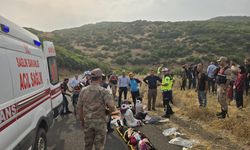 Adaklı'da minibüs şarampole devrildi