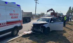 Adana'da minibüs ile otomobil çarpıştı: 1 ölü, 3 yaralı