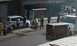 Adana'da Yoldan Geçerken Minibüsün Çarptığı Çocuk Yaralandı