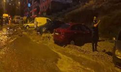 Ankara'daki selde çöken yolda 20 araç hasar gördü