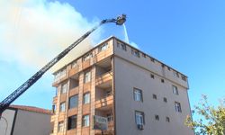 Ataşehir'de 5 katlı binanın çatısı alev aldı