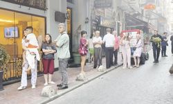 Beyoğlu'nda iş yeri alevlere teslim oldu