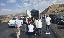 Bingöl'de hafif ticari araç kazası: 6 yaralı