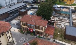 Bursa'da manolya ağacının altında vefa nöbeti