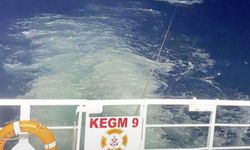 Çanakkale Boğazı'nda sürüklenen tekne Lapseki'ye yanaştırıldı