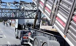 Damperi açık olan TIR EDS direğini devirdi