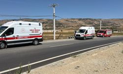 Eskişehir'de hafif ticari araç duvara çarptı: 1'i ağır, 3 yaralı