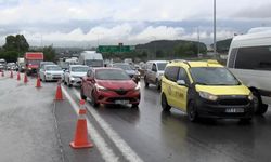 Pendik'te TIR kazası trafik yoğunluğuna sebep oldu