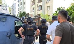Polis baskınında kendini el bombasıyla eve kilitledi