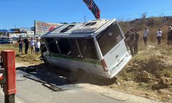 Tekirdağ'da yolcu minibüsü elektrik direğine çarptı: 1'i bebek 3 kişi yaralandı