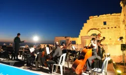 Zerzevan Kalesi'nde Görkemli Gece: Senfonik Diyarbakır Türküleri Yankılandı