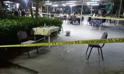 Husumetlilerine Ateş Açtı, Masadaki Müşteriyi Vurdu