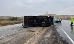 Kırıkkale'de midibüs devrildi: 14 kişi yaralandı