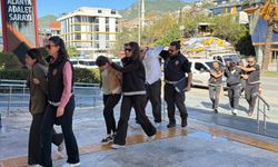 Alanya’da dağlık alana kaçırıp 15 milyon avroluk senet imzalattılar!