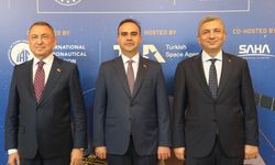 Bakan Kacır duyurdu: Türkiye’nin Ay yolculuğu için tarih belli oldu