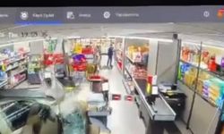 Bartın’da fren yerine gaza bastı, otomobili markete girdi
