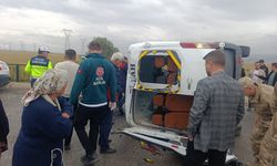 Hakkari'de Öğrenci Servisi Devrildi
