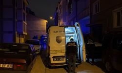 Husumetlisini evinin önünde pusu kurarak yaraladı