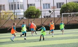 İzmir'de Dezavantajlı Çocuklara Futbol Kapısı