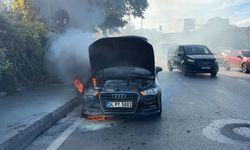 Kağıthane’de Alev Alev Yanan Araca Kola Şişesiyle Müdahale Edildi!