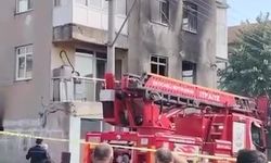 Kocaeli'nde hurdacıda çıkan yangın binayı sardı