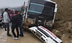 Korkuteli'de Yolcu Midibüsü Şarampole Düştü: 9 Yaralı