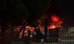 Manisa'da Akü Fabrikasında Yangın: Ekipler Seferber Oldu!