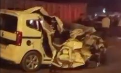 Midyat'ta Feci Kaza: TIR'a Çarpan Araçta 6 Kişi Yaralandı