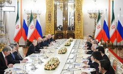 Pezeşkiyan ve Putin Moskova'da bir araya geldi