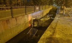 Kayseri'de otomobil su kanalına devrildi