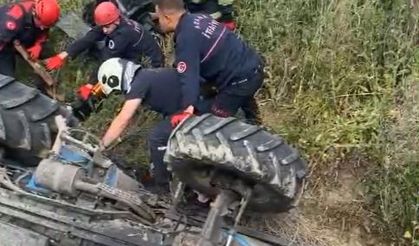 Seyhan'da traktör devrildi