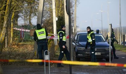 Almanya'da küçük uçağın evin üzerine düştü