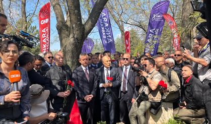 Denizleri mezarı başında andı